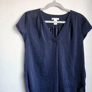 H&M Minimalist Coastal V-Neck Short Sleeve Basic Top Size 2 Lightweight Blue